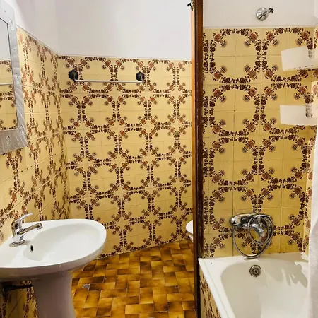 Old Town Ferreira De Castro * 阿尔布费拉